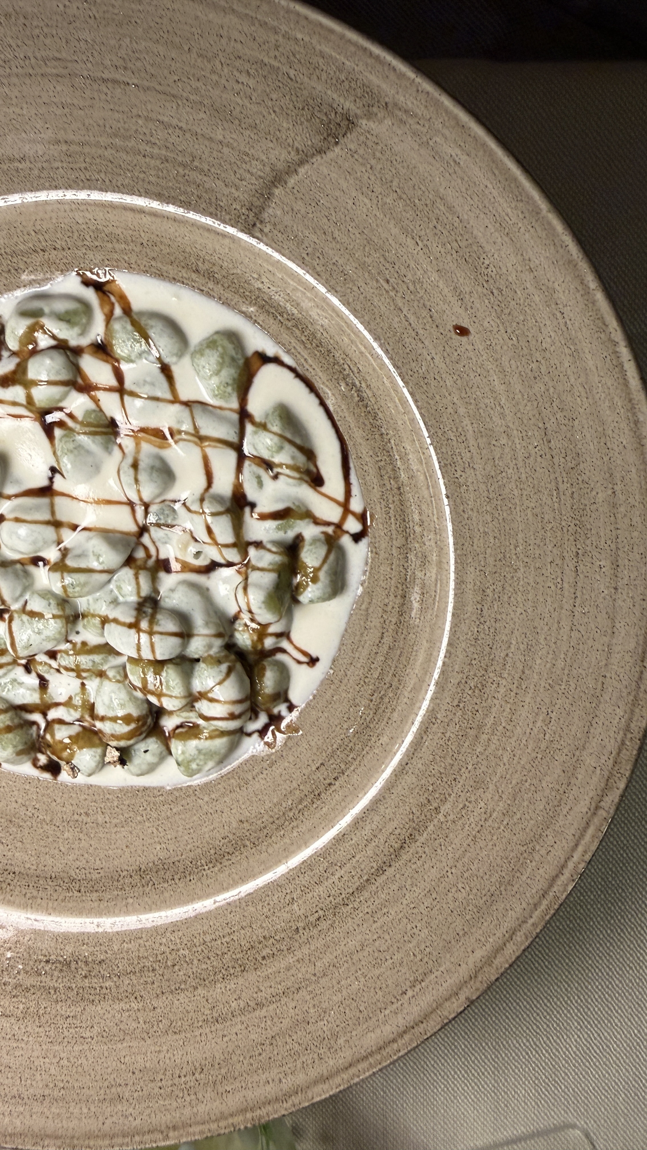 Esterno della Trattoria La Spiga tra i ciliegi